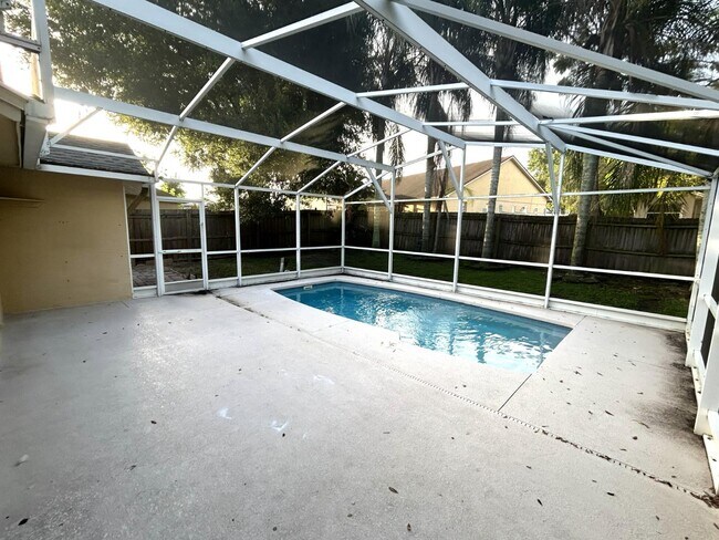 Building Photo - 8008 Aspencrest Ct