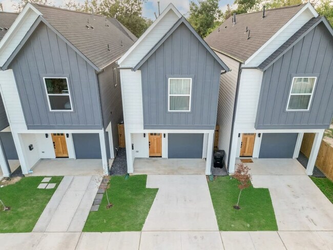 Building Photo - 5605 Mulvey St