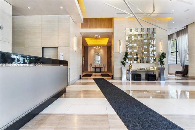 Building Photo - 999 SW 1st Ave