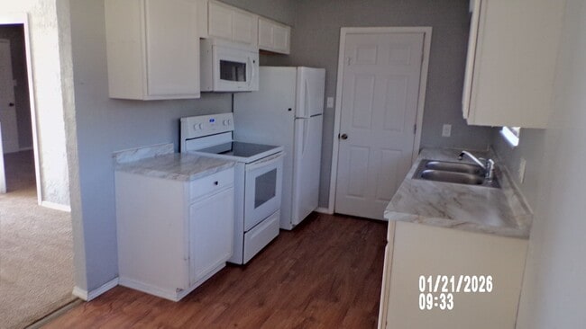 Building Photo - NICE HOME IN THE RIDGECREST AREA. PETS NEGOTIABLE WITH OWNERS APPROVAL