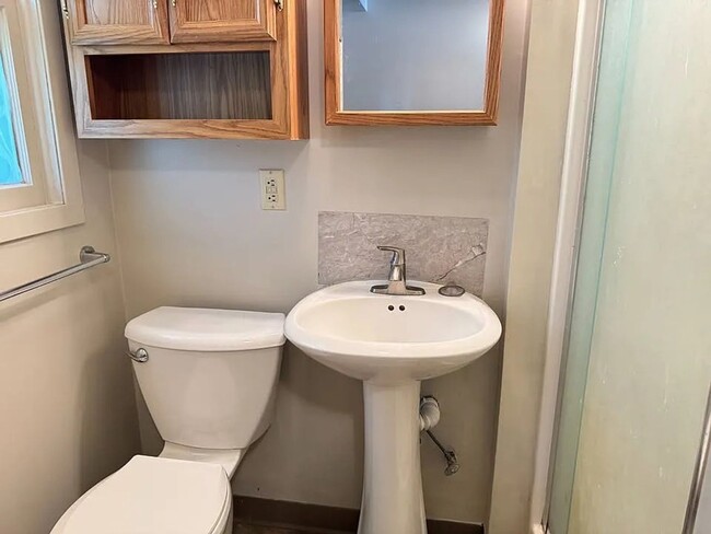 Building Photo - 5427 N Shore Dr