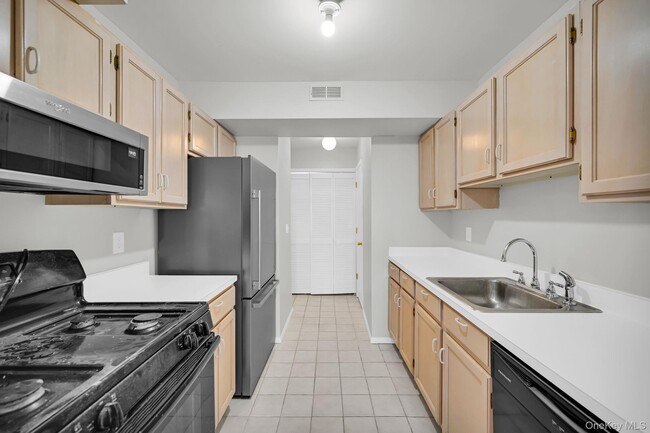 Building Photo - 4706 Whispering Hills Dr