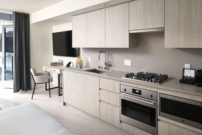 Building Photo - 326 N Union Ave