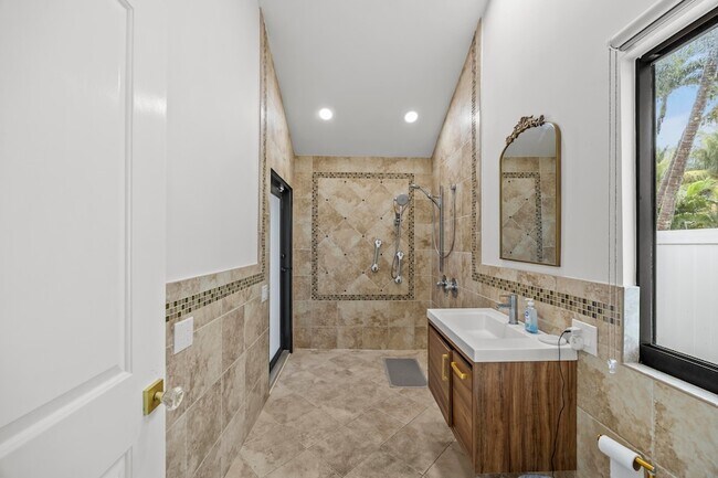 Building Photo - 845 NE Mulberry Dr