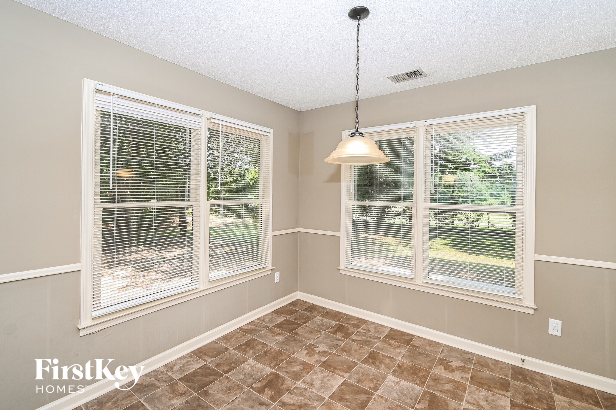 Building Photo - 5802 Millers Pond Ln