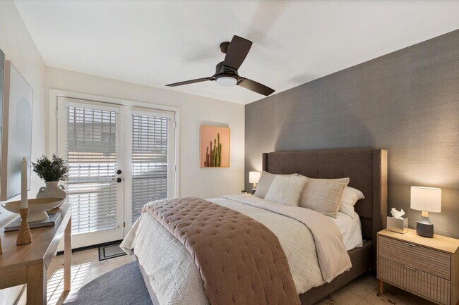 Building Photo - 1820 E Morten Ave