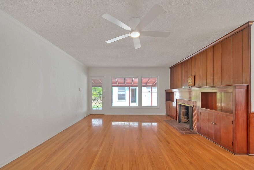 Building Photo - 10860 Oregon Ave