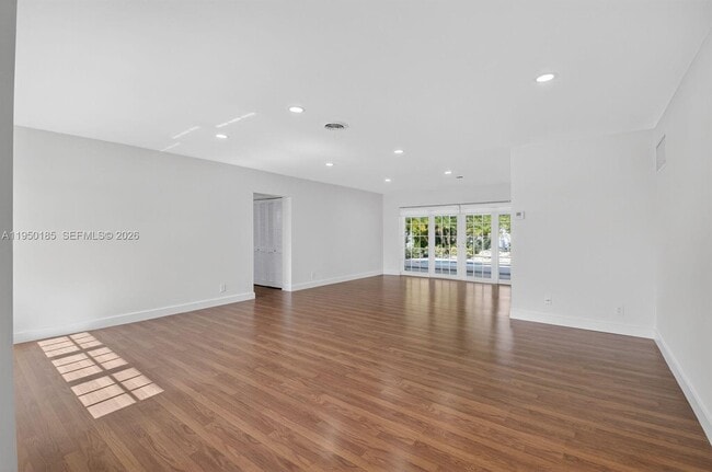 Building Photo - 1345 SW 9th Ave