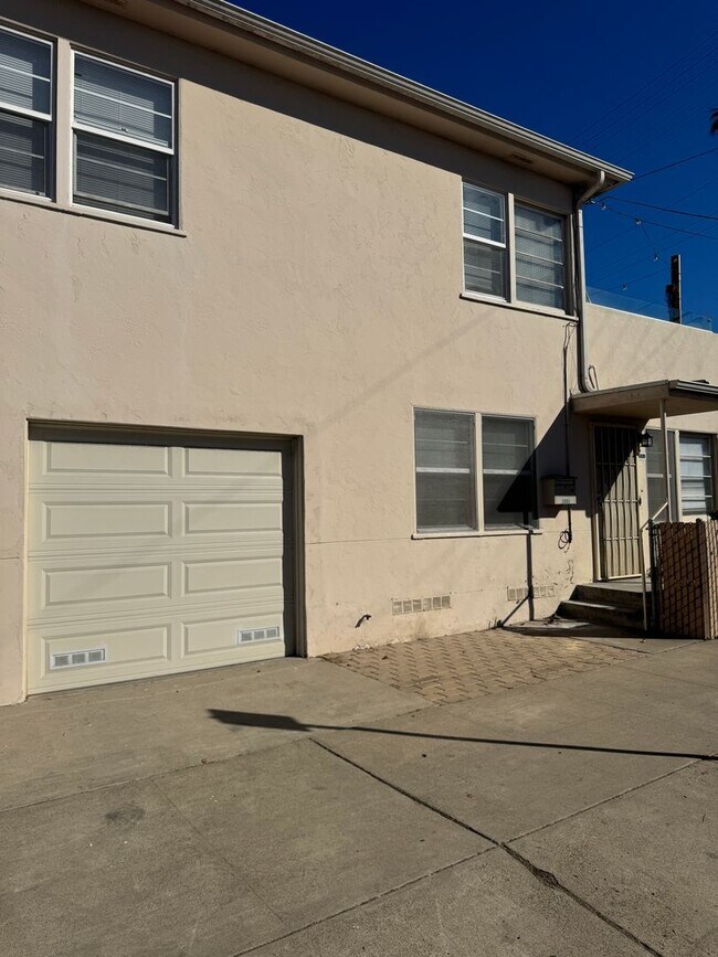 Building Photo - 1 Bedroom 1 bath apartment