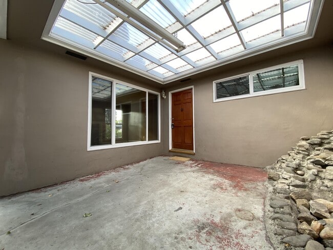 Building Photo - 668 Santa Coleta Ct