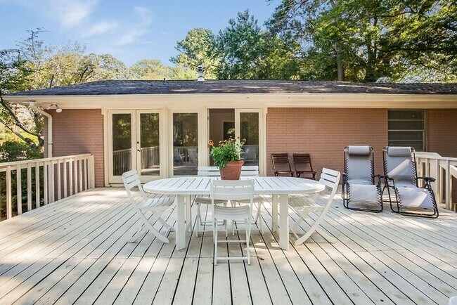 Building Photo - Druid Hills Hidden Gem! 4Bed-3 Bath, Hardwood Floors, Available NOW!