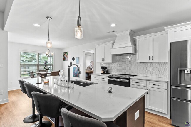 Building Photo - 241 Overton Dr