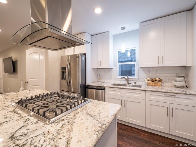 Building Photo - 2421 Truxillo St