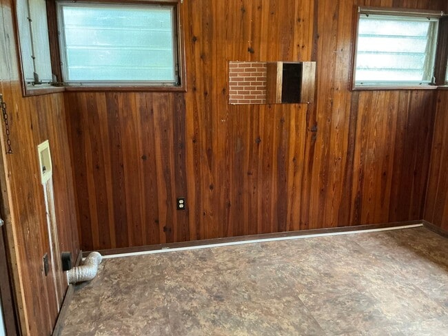 Building Photo - 1314 Carswell Ave