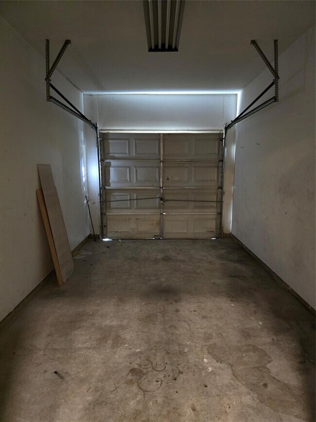 Building Photo - 8701 Weiser Dr