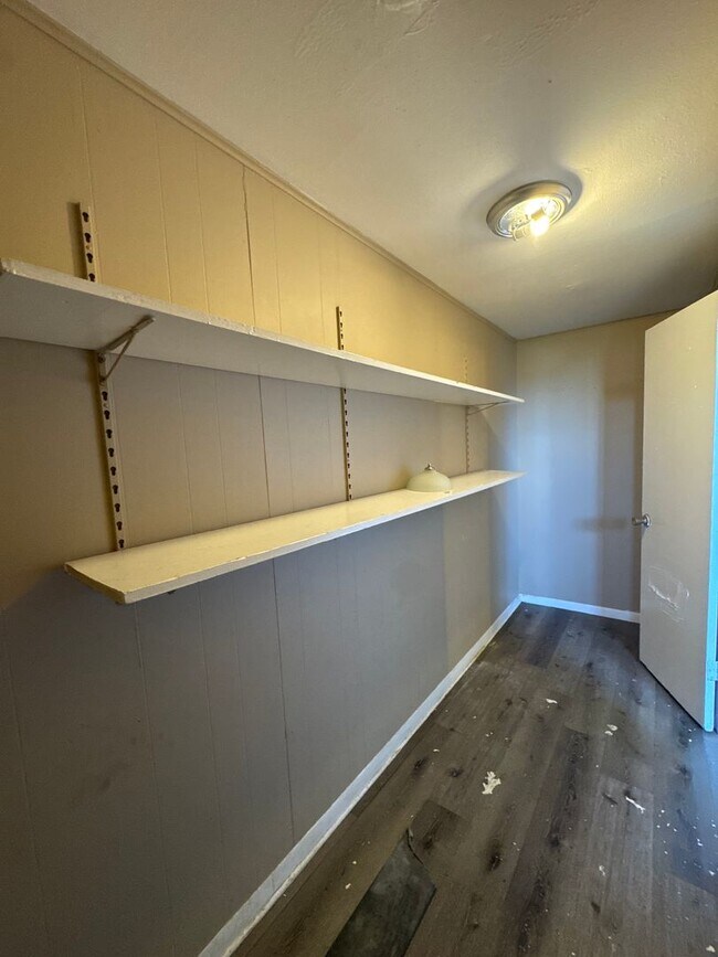 Building Photo - Updated 2-Bed, 2-Bath Duplex