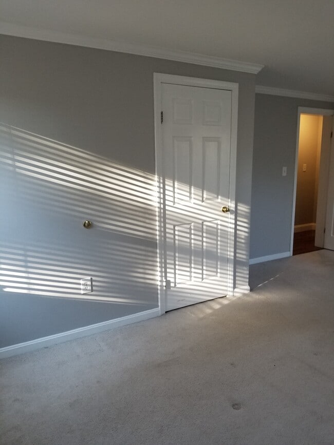 Building Photo - 370 High St