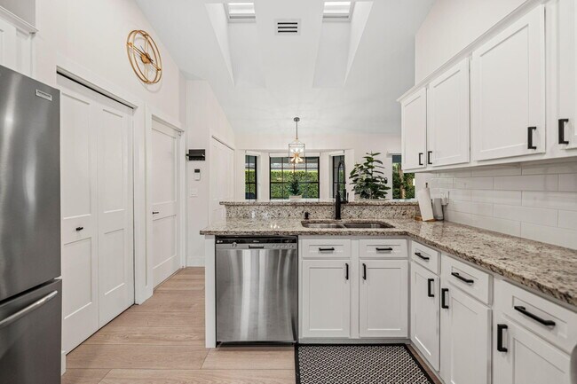 Building Photo - 13571 Jonquil Pl