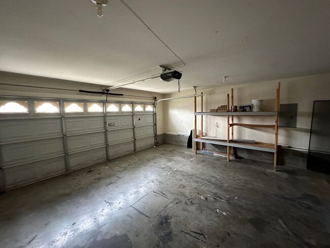 Building Photo - 3 Bedroom Home For Rent with Bonus Room!