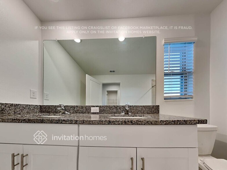 Building Photo - 8278 Crescent Oaks Dr