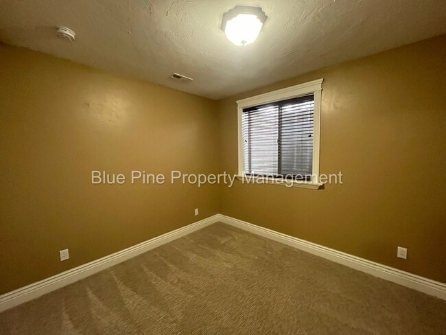 Building Photo - 2717 Mary Dr