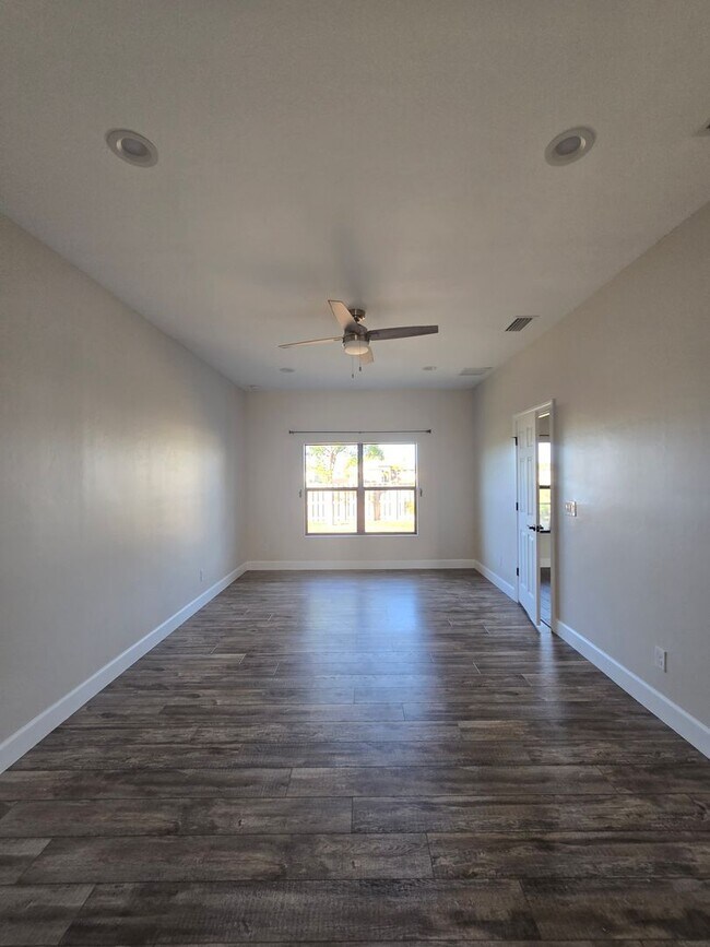 Building Photo - 1504 NW 36th Pl