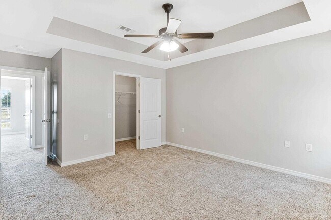 Building Photo - 5441 Pescara Dr