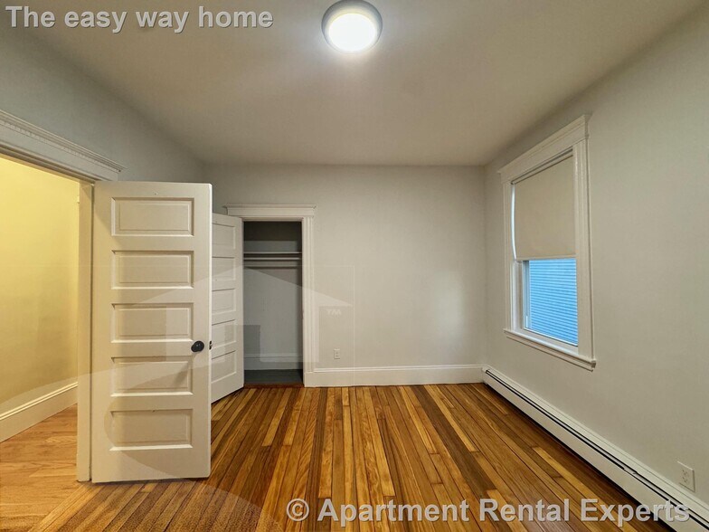 Building Photo - 136 Sharon St