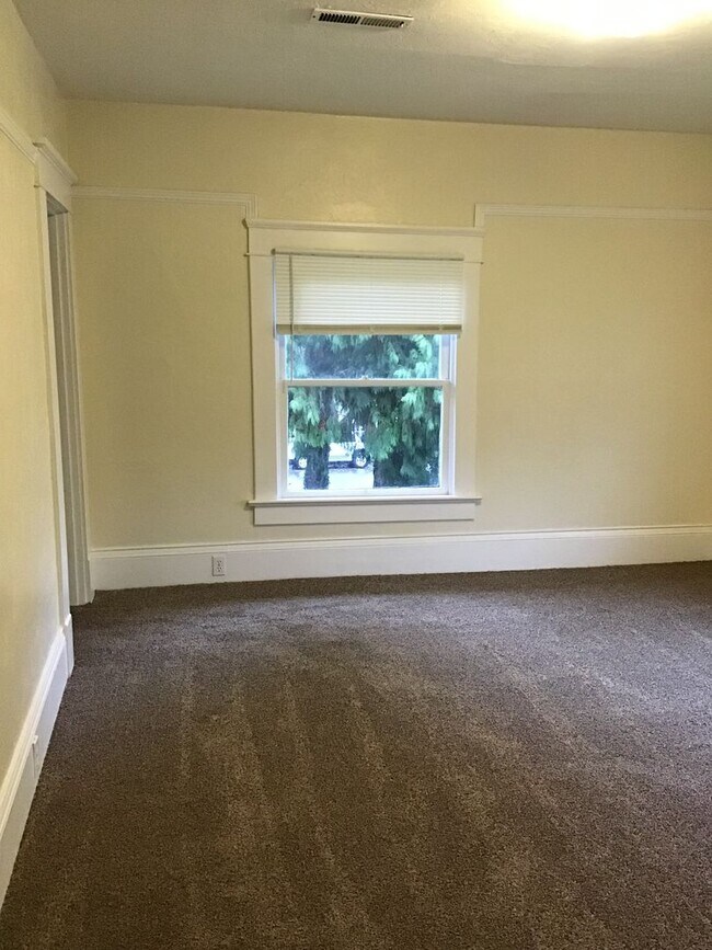 Building Photo - NW 5th