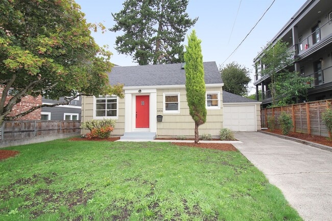 Primary Photo - 6836 N Greenwich Ave