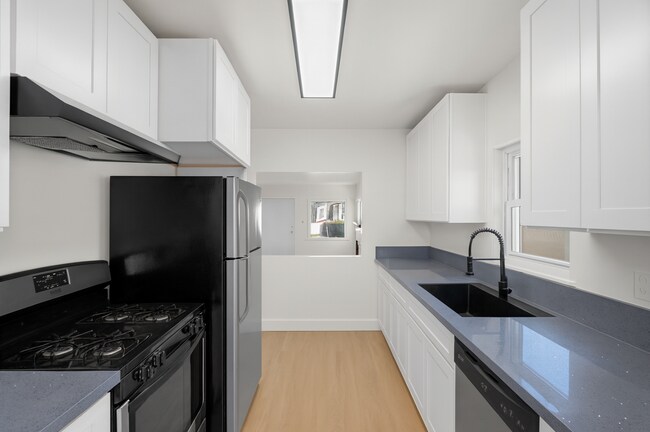 Building Photo - Freshly Remodeled 3 Bed / 2 Bath Home with Large Private Yard