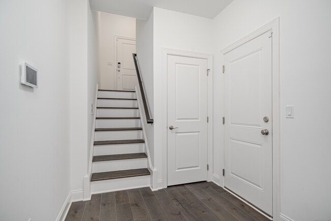 Building Photo - 8 Brentwood Cir