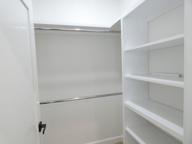 Building Photo - 5346 Lexington Ave