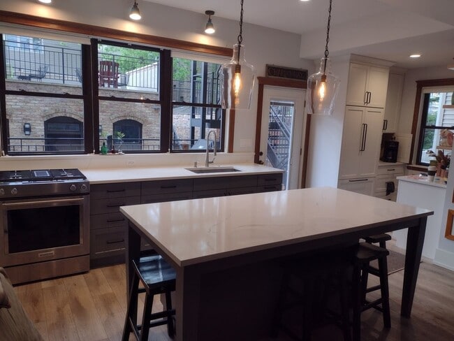 Building Photo - 1317 W Eddy St