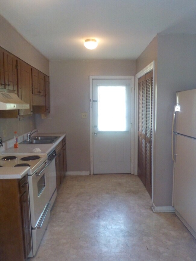 Building Photo - 2785 Vance Dr