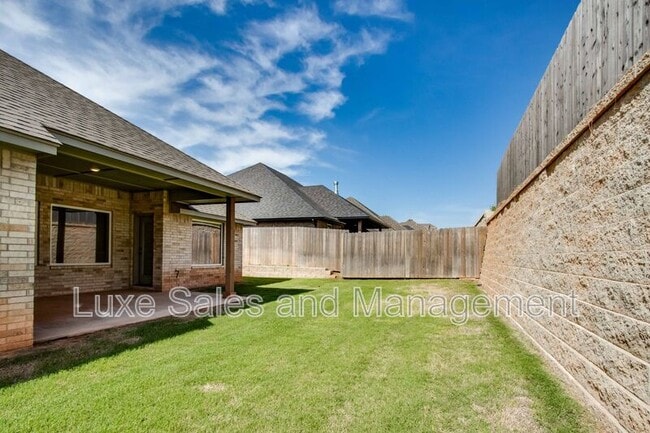 Building Photo - 6133 Frankie Lynn Ln