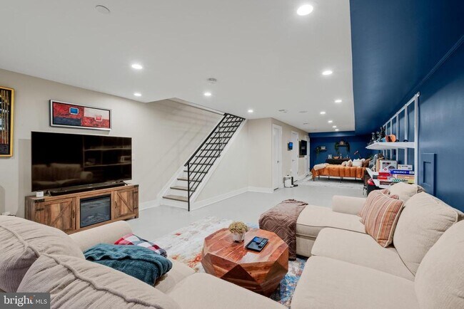 Building Photo - 1121 Earl St