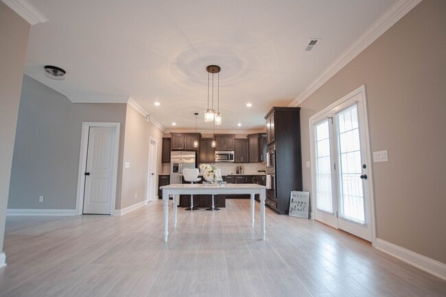 Building Photo - Pet Friendly Four Bedroom!