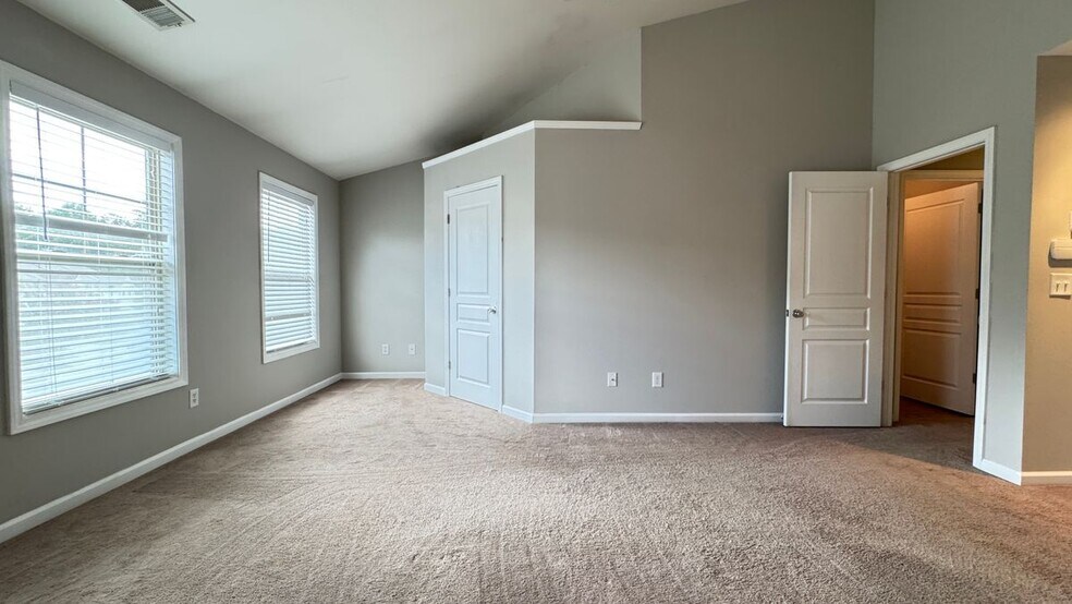 Building Photo - 6190 Elmshorn Way