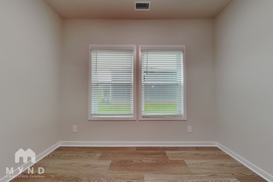 Building Photo - 521 Southland Dr