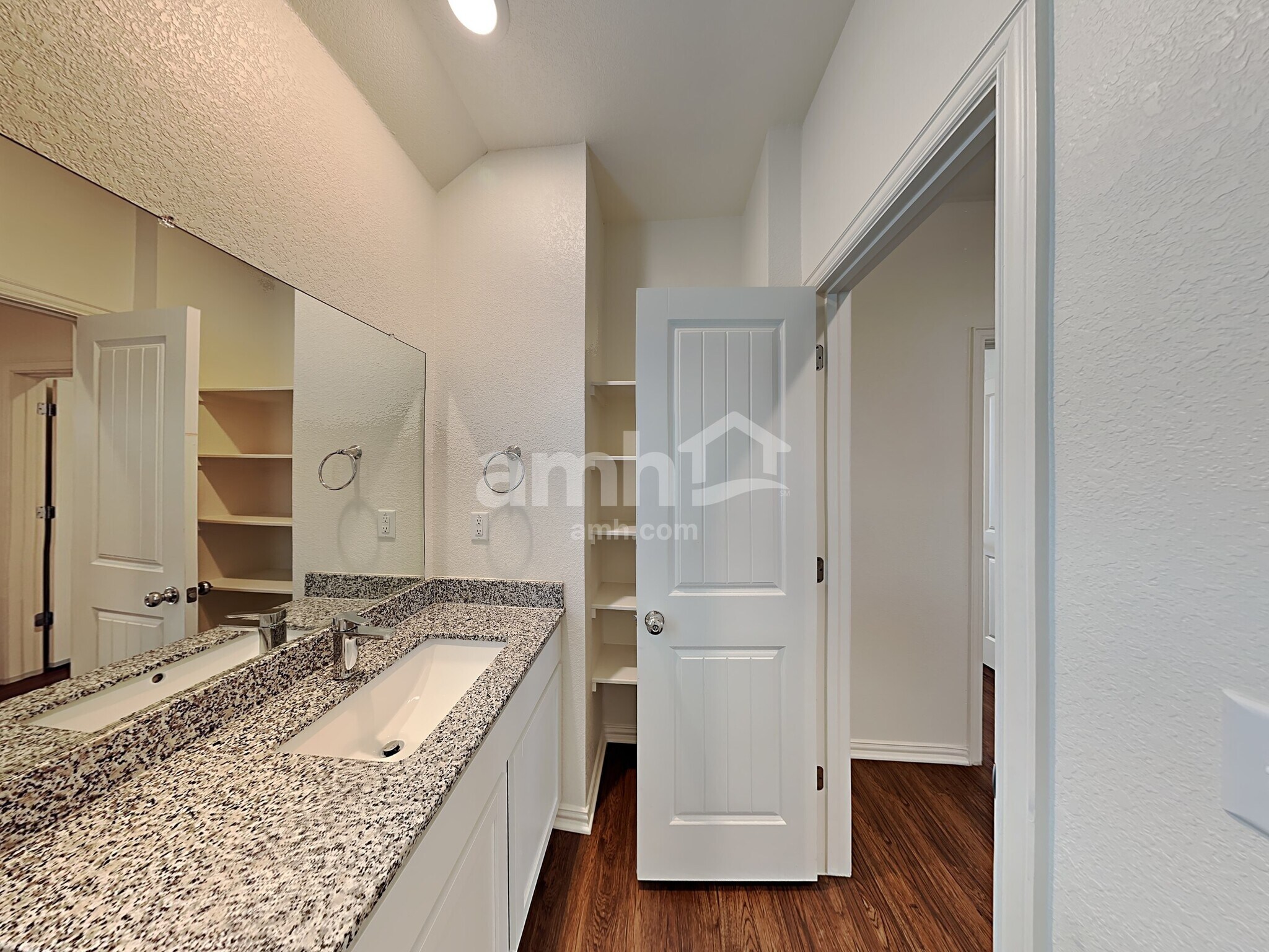 Building Photo - 413 Pebble Bend