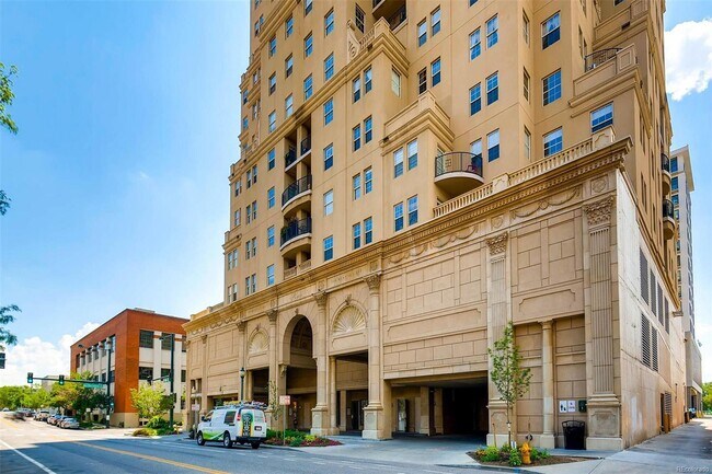 Building Photo - Immediate Availability! 2 bed/2 bath condo...