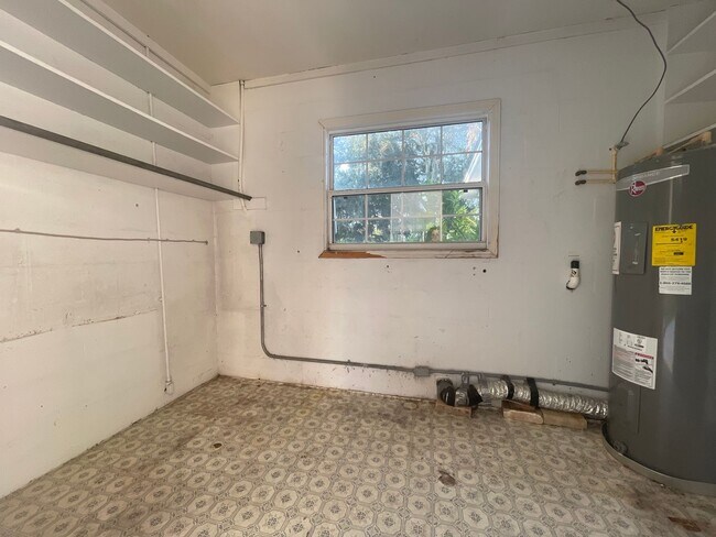 Building Photo - Country Living! 2 Bedroom Lithia