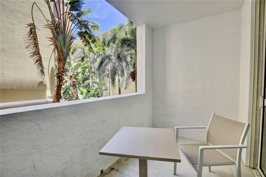 Building Photo - 17100 N Bay Rd