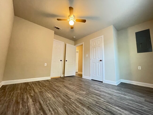 Building Photo - 7184 Alcove St