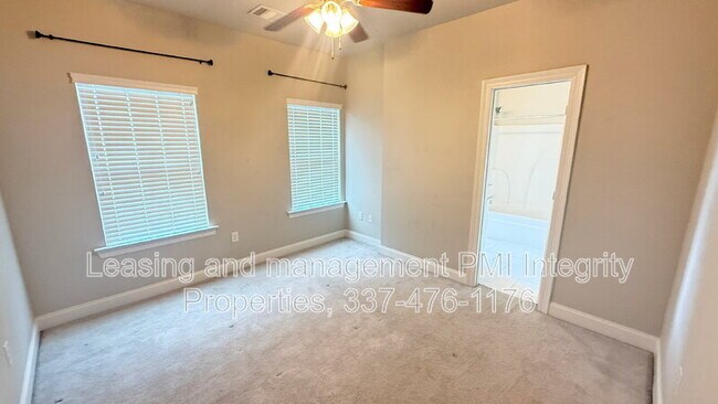 Building Photo - 8103 Stonelake Cir Ave E