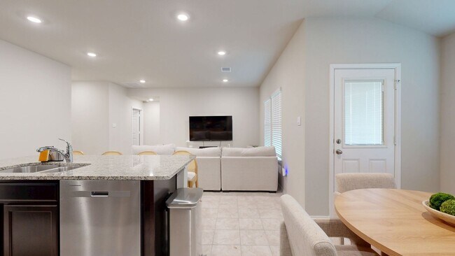 Building Photo - 1212 Rolling Thunder Dr