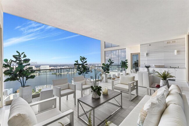 Building Photo - 17901 Collins Ave