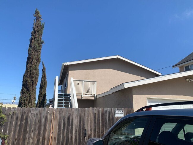 Building Photo - For Lease 2+1 Upstairs Duplex Ventura, CA