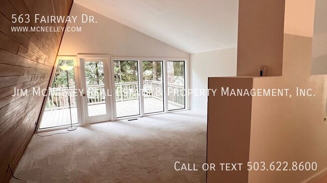 Building Photo - 563 Fairway Dr